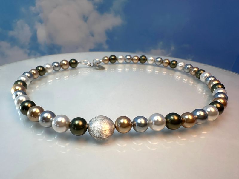 Elegant necklace made of tricolor cultured shell pearls combined with 925 silver