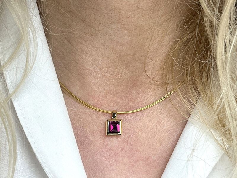 Rhodolite gold pendant