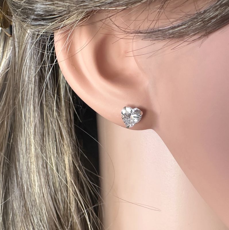
Beautiful zirconia earrings/stud earrings in 925 sterling silver. 