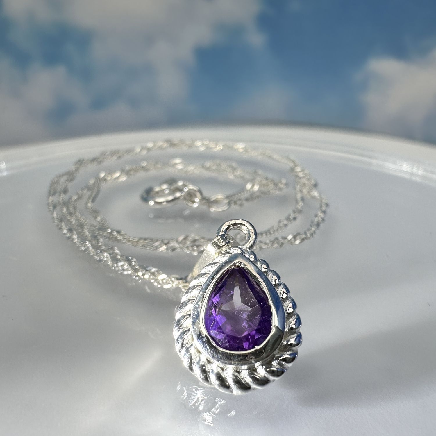 
Twisted, delicate necklace with a pendant made of real faceted amethyst, set in 925 sterling silver. 