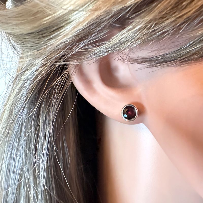 Earrings studs made of 925 sterling silver with real, natural, faceted garnet