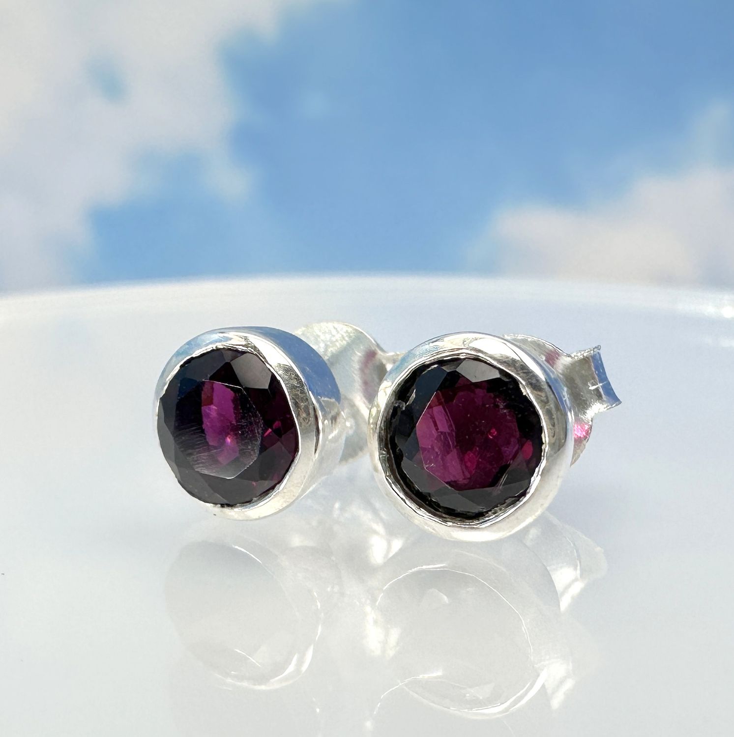 Earrings studs made of 925 sterling silver with real, natural, faceted garnet
