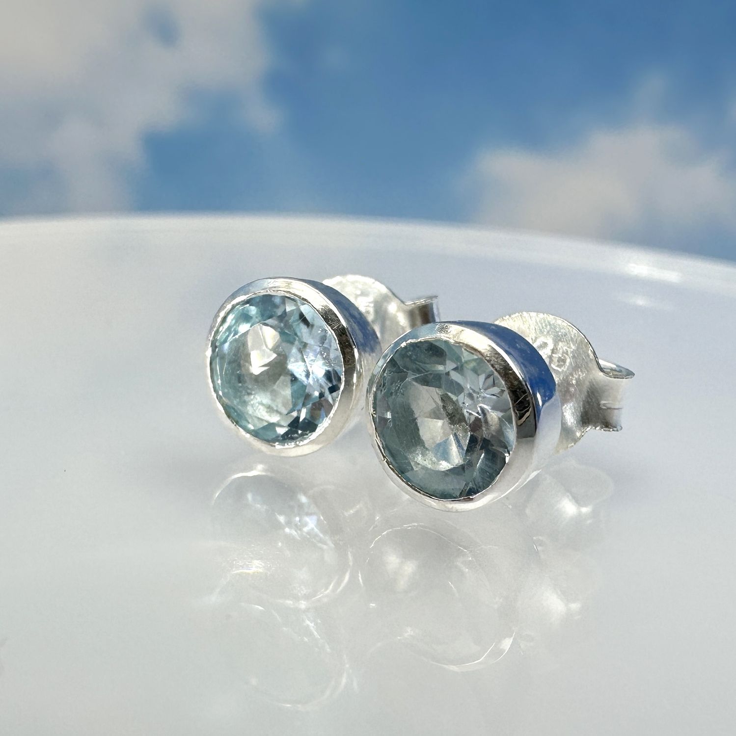 
Beautiful, real, faceted topaz earrings/studs made of 925 sterling silver.
