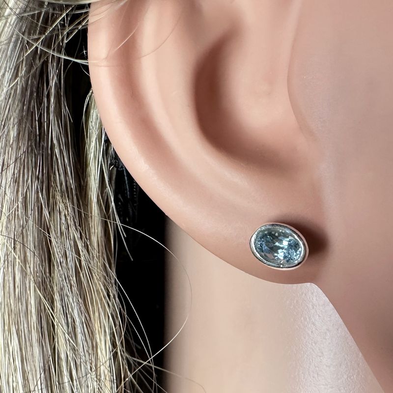 
Beautiful earrings/studs made of blue topaz, set in 925 sterling silver. 