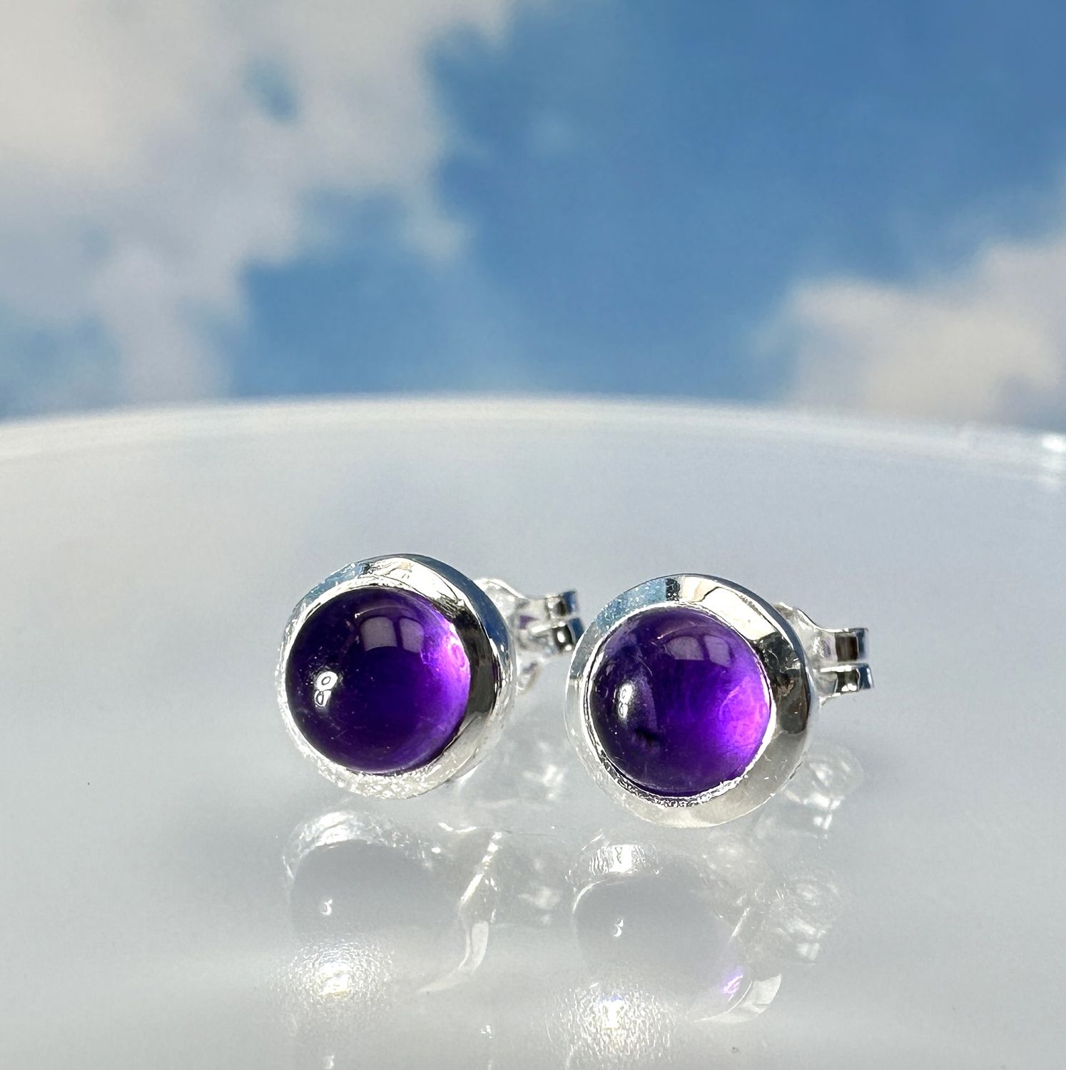 
Beautiful amethyst earrings/stud earrings set in 925 sterling silver. 