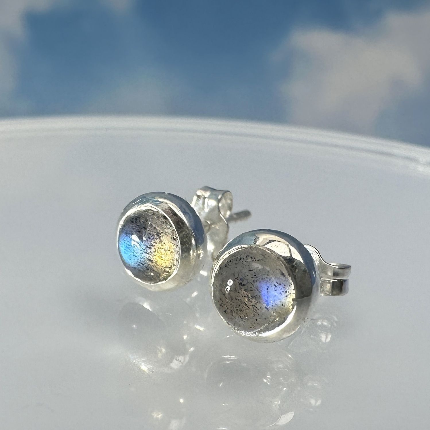 
Beautiful labradorite earrings/studs, set in 925 sterling silver. The perfect 