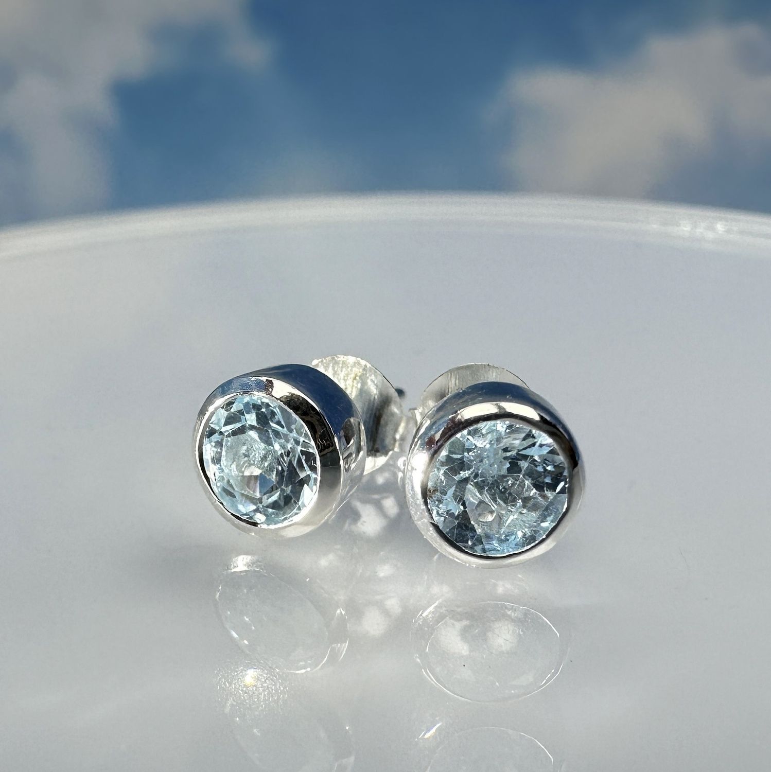 Beautiful, genuine, faceted blue topaz earrings/studs made of 925 sterling silver.