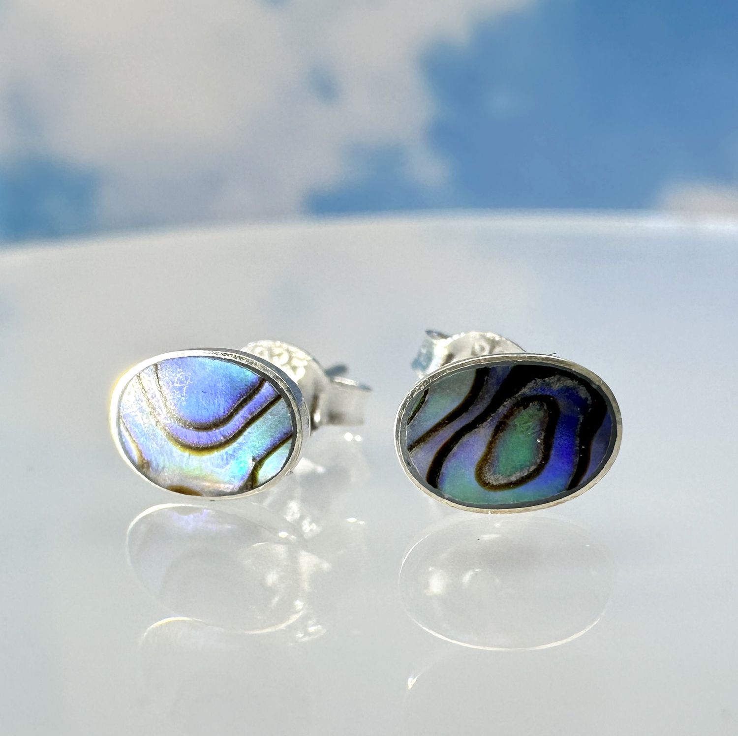 A beautiful pair of abalone shell stud earrings in size of  5 x  7 mm. They are made of​sterling silver. 