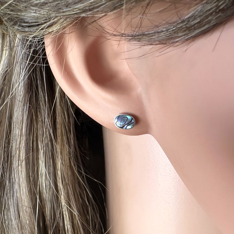 A beautiful pair of abalone shell stud earrings in size of  5 x  7 mm. They are made of​sterling silver. 