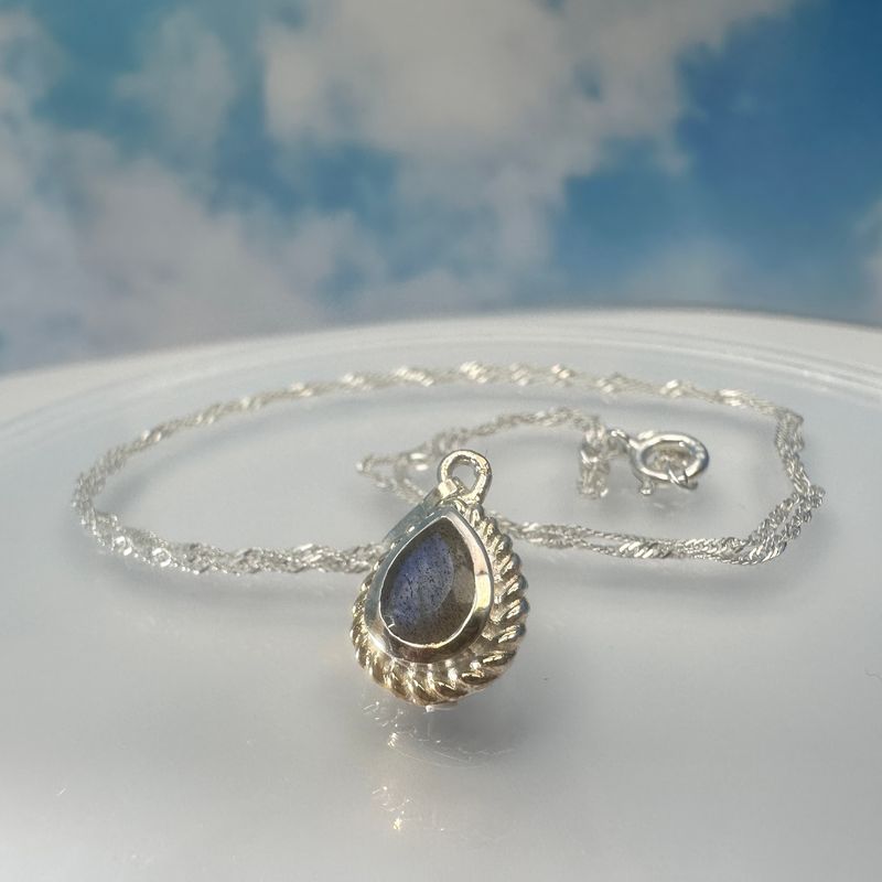 Twisted, delicate necklace with a pendant made of genuine faceted labradorite, set in 925 sterling silver. 