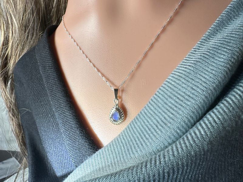 Twisted, delicate necklace with a pendant made of genuine faceted labradorite, set in 925 sterling silver. 