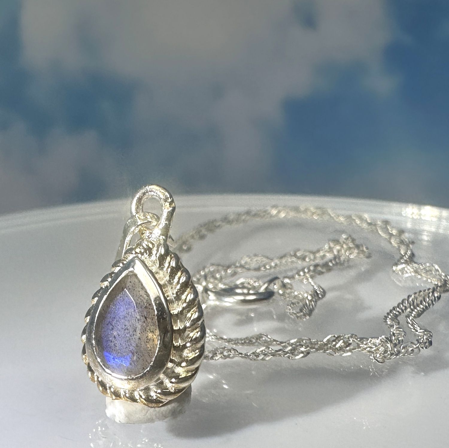 Twisted, delicate necklace with a pendant made of genuine faceted labradorite, set in 925 sterling silver. 