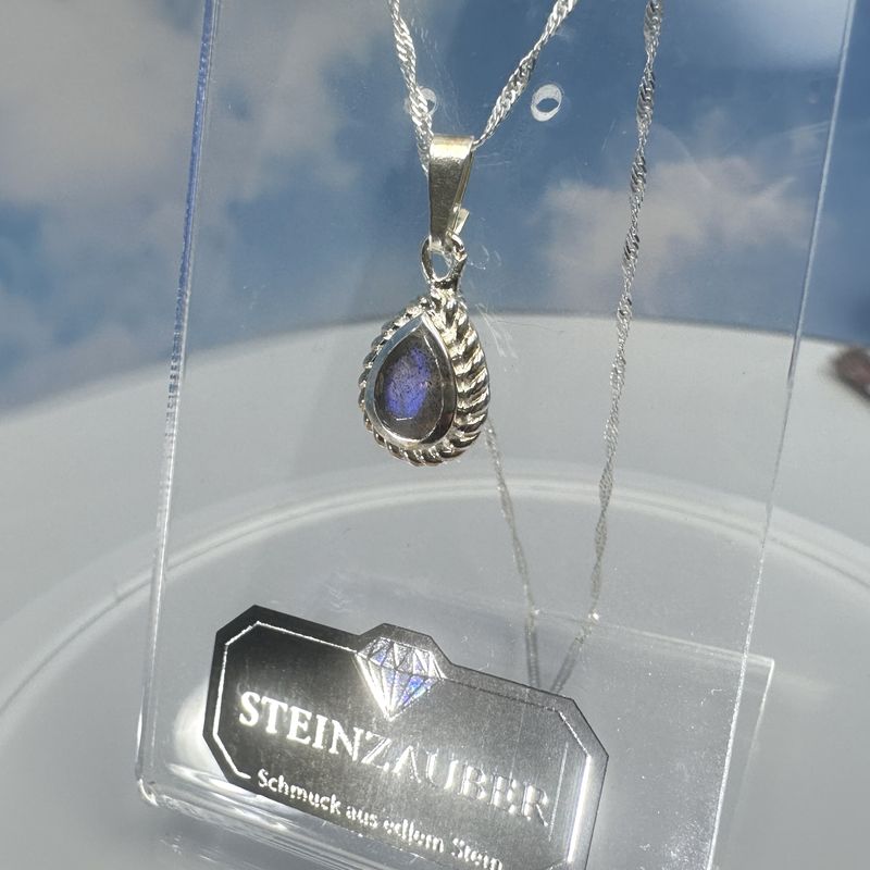 Twisted, delicate necklace with a pendant made of genuine faceted labradorite, set in 925 sterling silver. 
