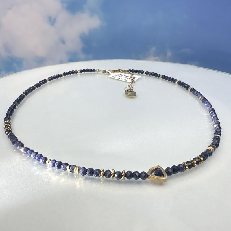 
Beautiful, elegant necklace made of natural, genuine, faceted sapphires with elements made of 925 silver, hard gold-plated