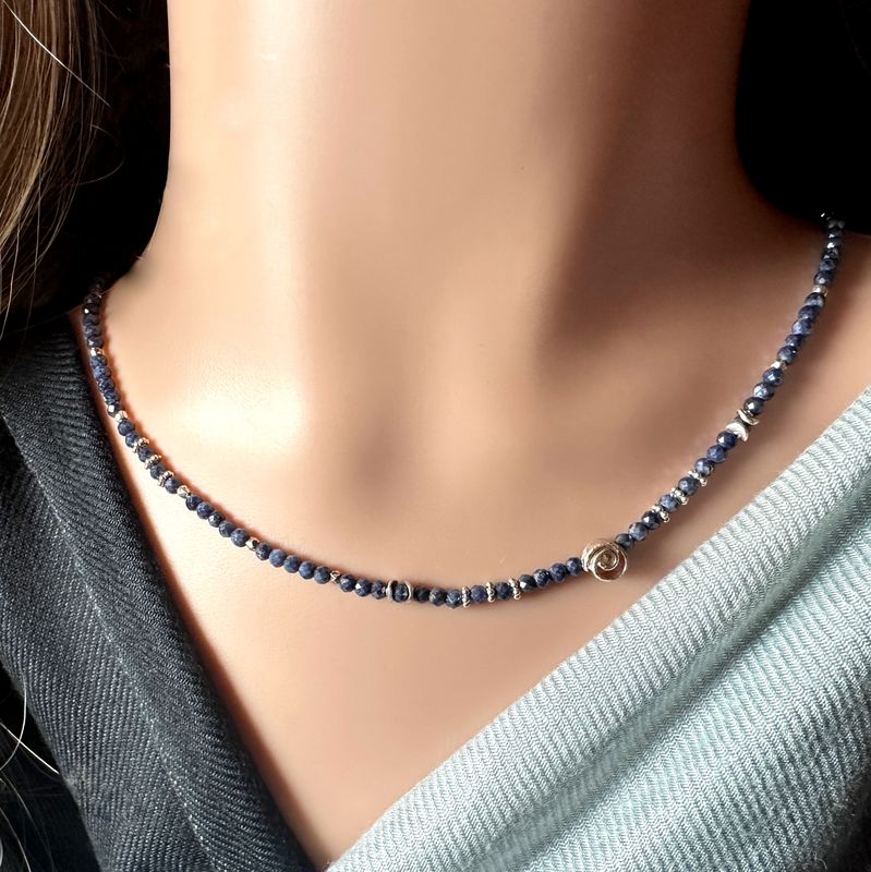 
Beautiful, elegant necklace made of faceted genuine blue sapphire with elements made of 925 sterling silver.