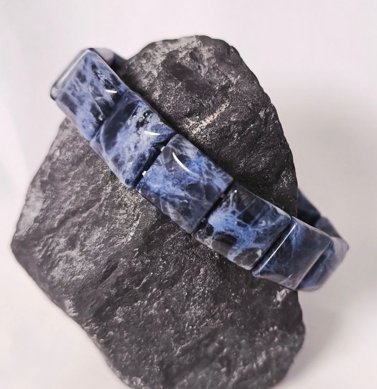 Bracelet made of sodalite