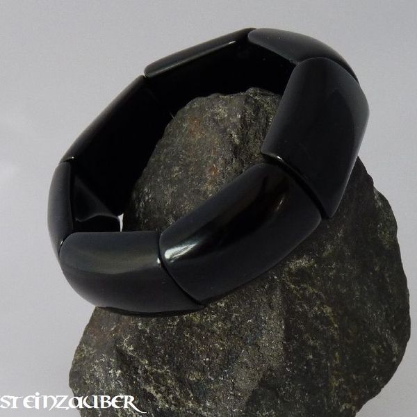 Bangle made of onyx
