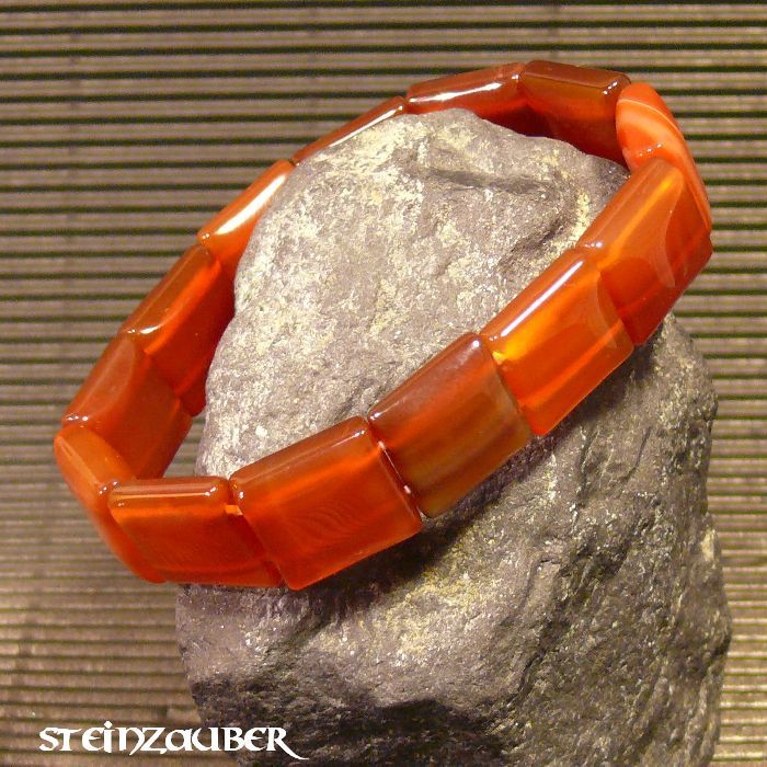 Bracelet made of carnelian