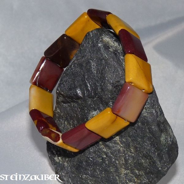 Bracelet made of mookait