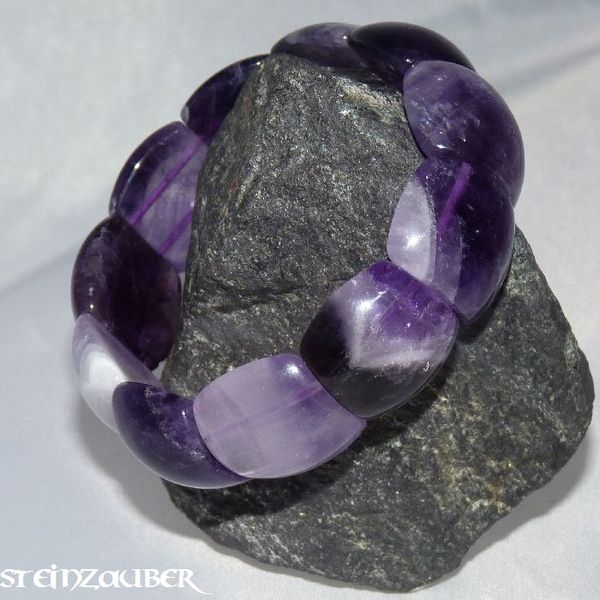 Bracelet made of amethyst