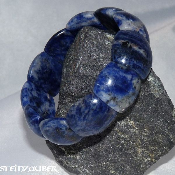 Bracelet made of sodalite