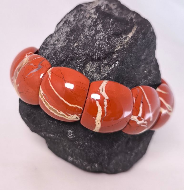 Bracelet made of banded jasper