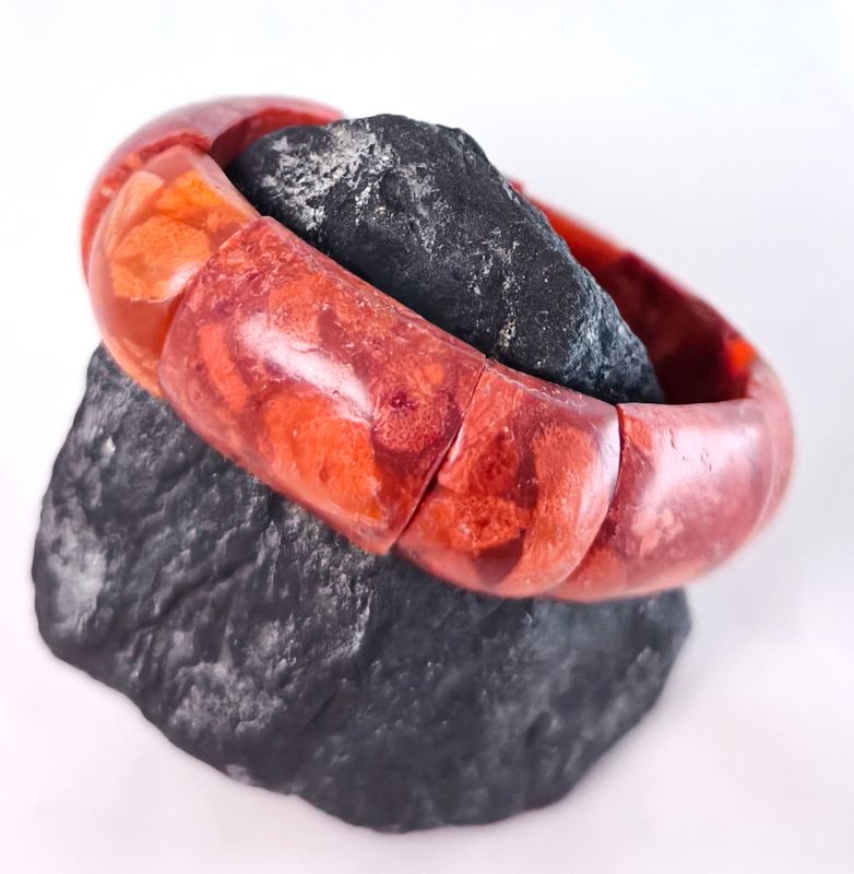 Fashionable bangle made of foam coral