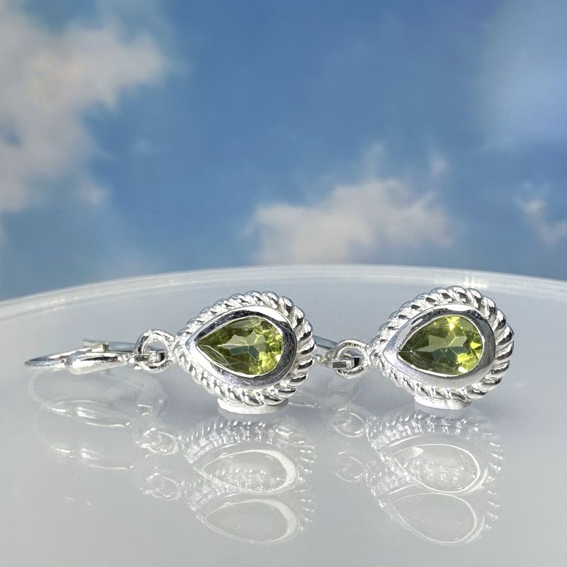 Beautiful peridot earrings with faceted stones in 925 sterling silver. 