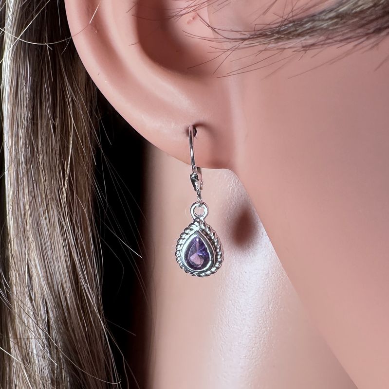 Beautiful amethyste earrings in 925 sterling silver.