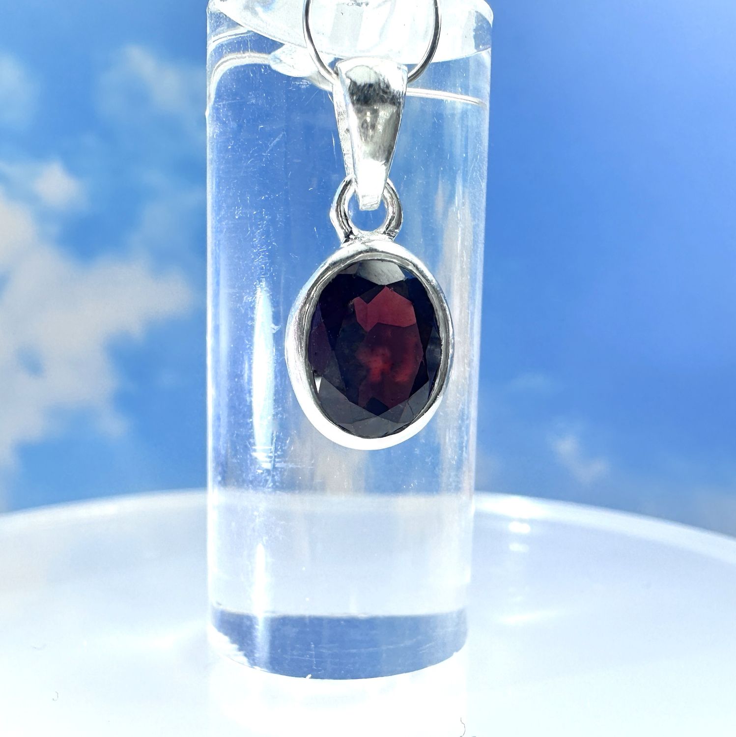 genuine, faceted garnet pendant in 925 silver