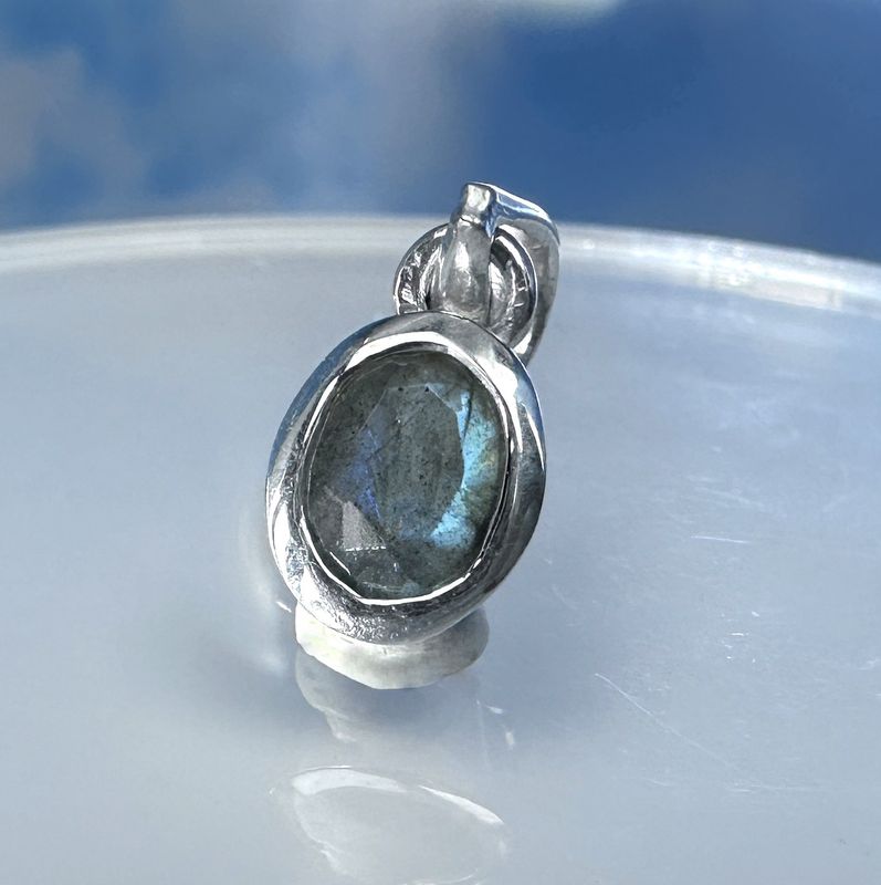 Elegant, genuine labradorite pendant set in 925 Sterling silver.