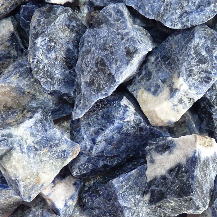 Raw sodalite stone, approx. 4–5 cm