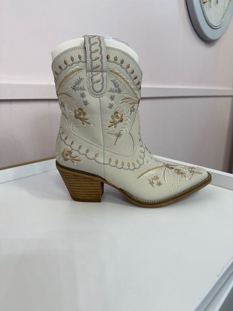 Corral White Boots