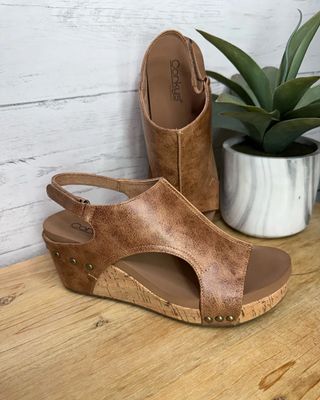 Corky&#39;s Carley Wedges- Cognac Distressed