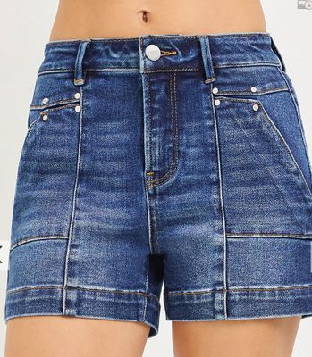 HIGH RISE SHORTS FEATURING DECORATIVE SEAM DETAILS