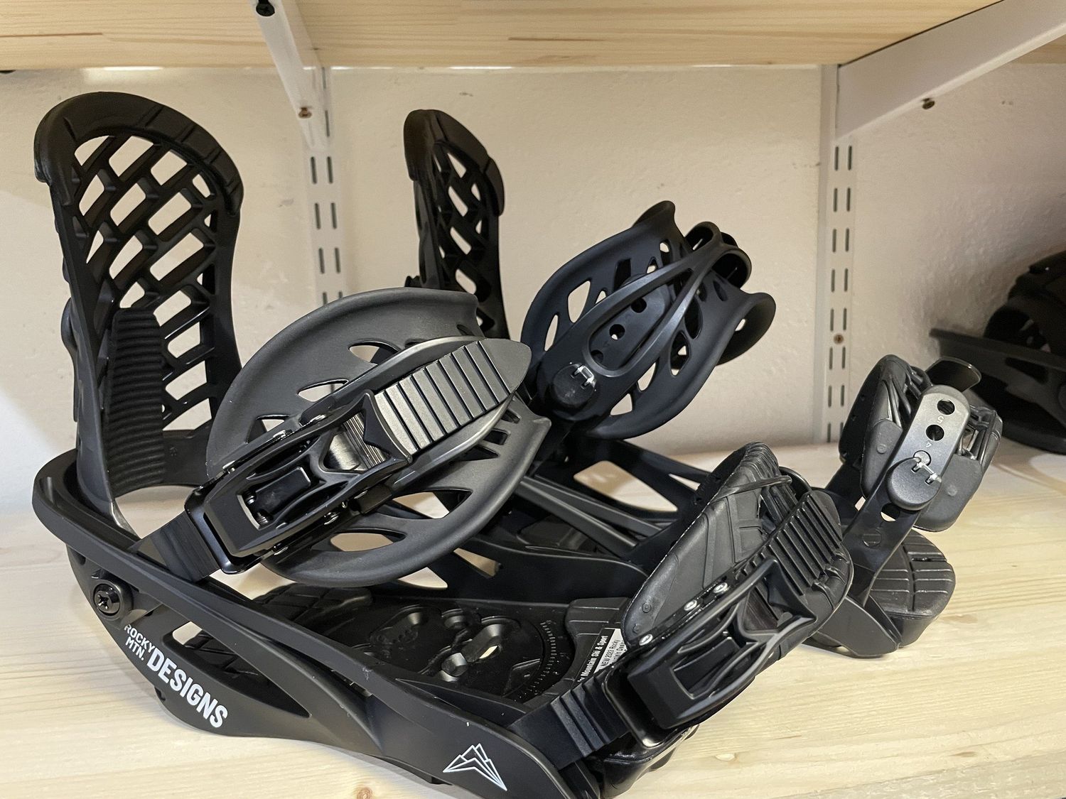 NEW 2025 RMD Peak Pro Snowboard Bindings, Color: Black Straps, Size: S/M