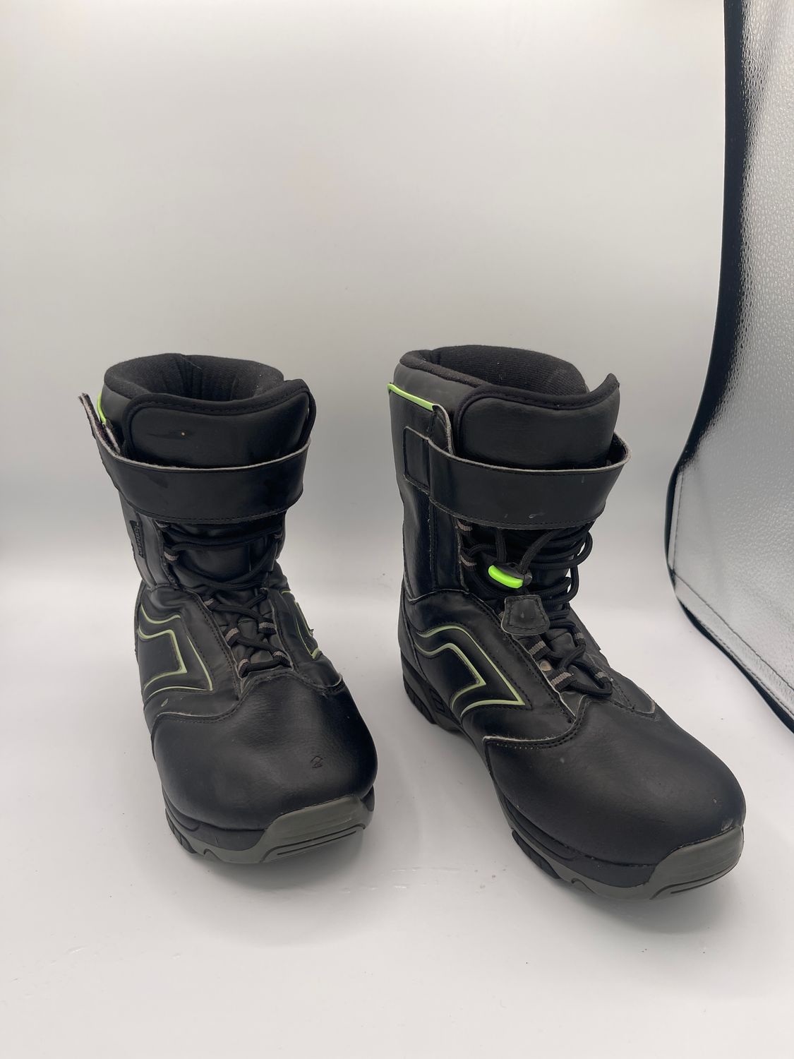 Thinsulate Size 6 Kids Snowboard Boots