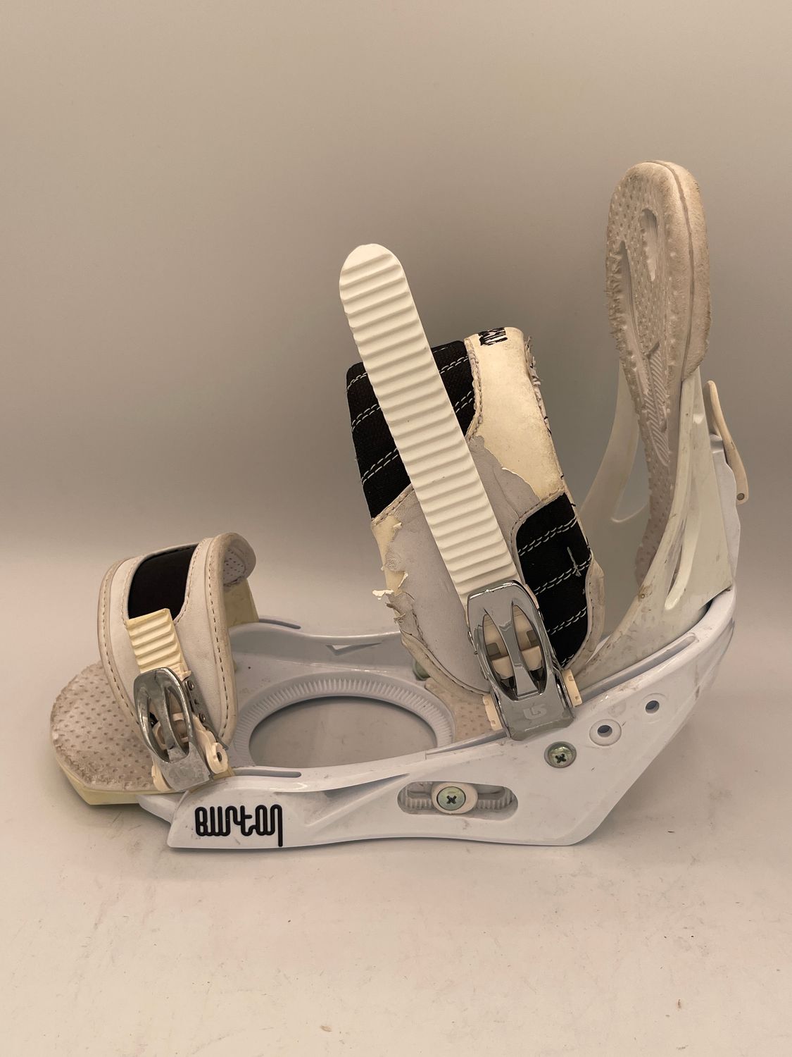 Used Burton Freestyle Snowboard Bindings, Size Medium Used Burton Freestyle Snowboard Bindings, Size Medium