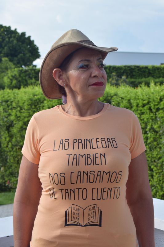 Camiseta “Las princesas también nos cansamos de tanto cuento”