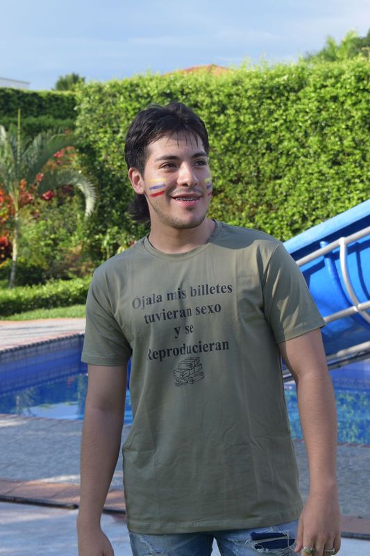 Camiseta “Ojalá mis billetes tuvieran sexo y se reprodujeran”