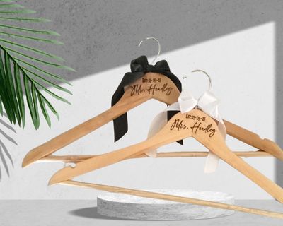 ENGRAVED WEDDING HANGERS
