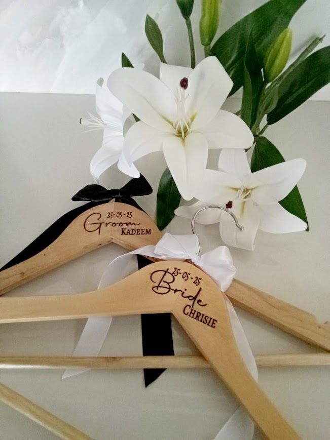 Personalized Bride &amp; Groom Engraved Hangers (A01)