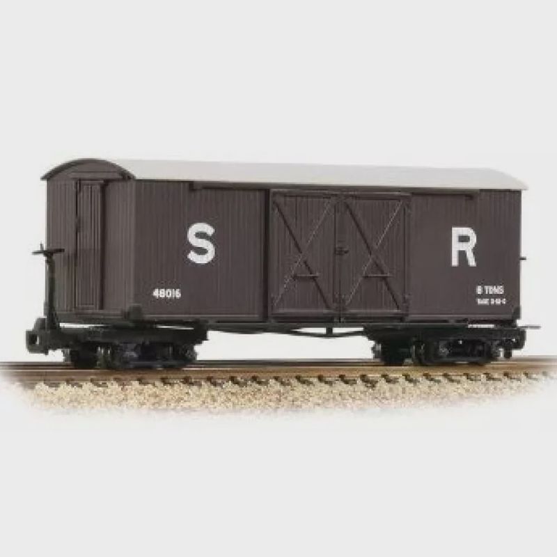 393-028 BOGIE COVERED GOODS WAGON SR BROWN.