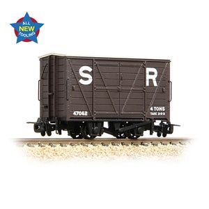 393-126 RNAD BOX VAN SR BROWN