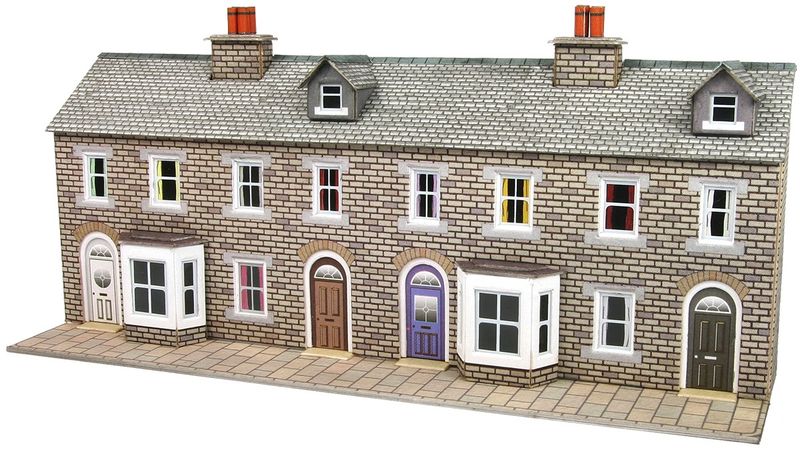 PN175 LOW RELIEF TERRACED HOUSE FRONTS - STONE N GAUGE