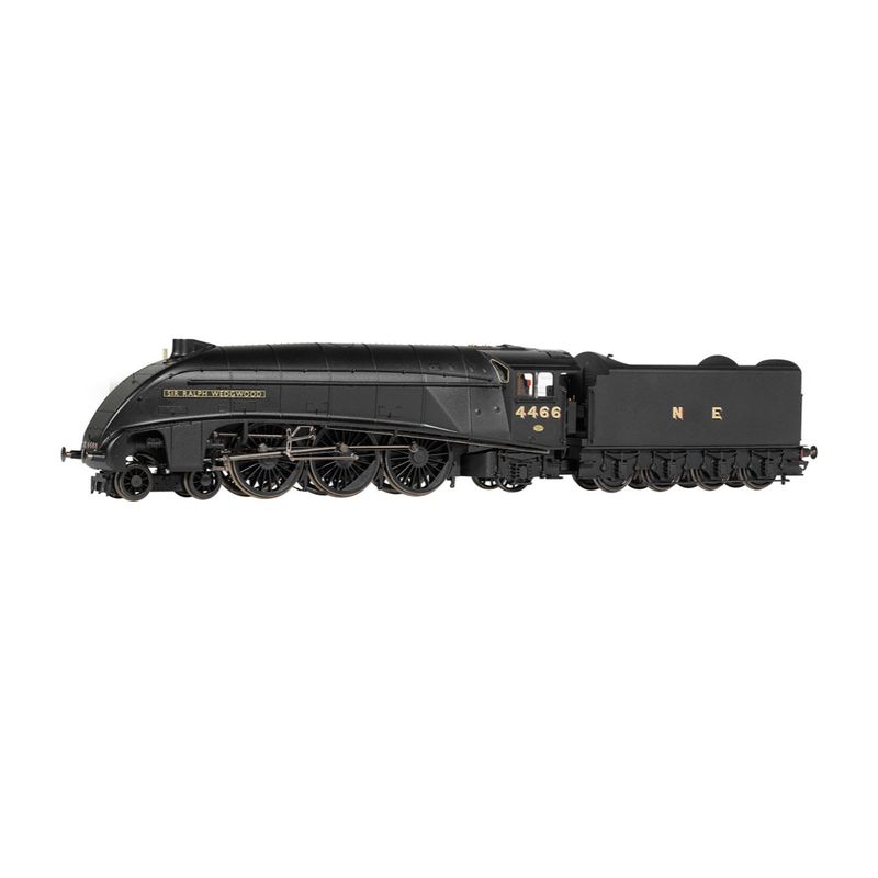 Hornby R30452 OO Gauge  LNER Class A4 &#39;Sir Ralph Wedgwood&#39; (VE Day 80th Anniversary)