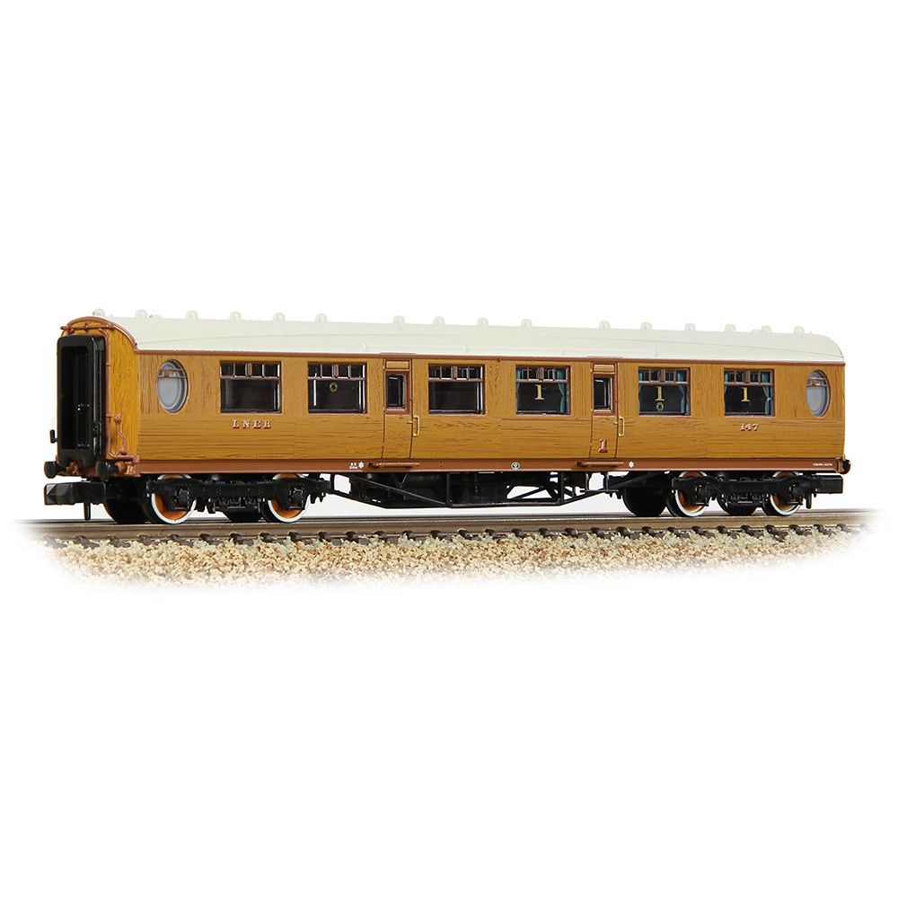 Graham Farish 376-225A LNER Thompson Composite Corridor LNER Teak Effect Graham Farish 376-225A LNER Thompson Composite Corridor LNER Teak Effect