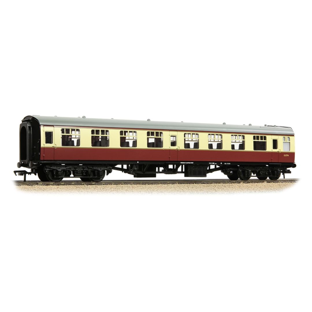 Bachmann 39-052H Bachmann OO Gauge BR MK1 Tourist Second Open - Crimson &amp; Cream