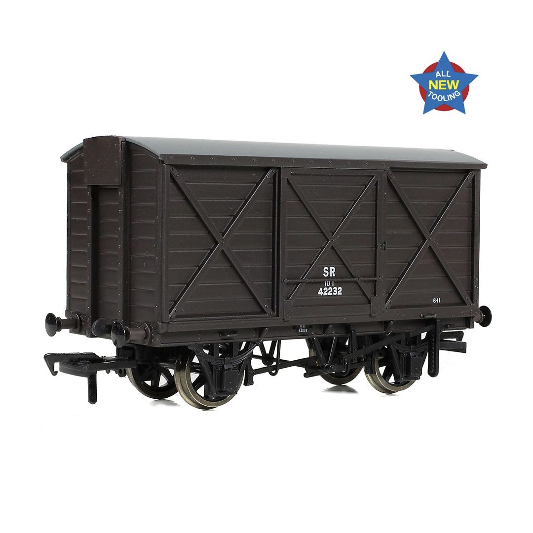 EFE Rail E87054 OO Gauge LSWR 10T Ventilated Van SR Brown (Late)