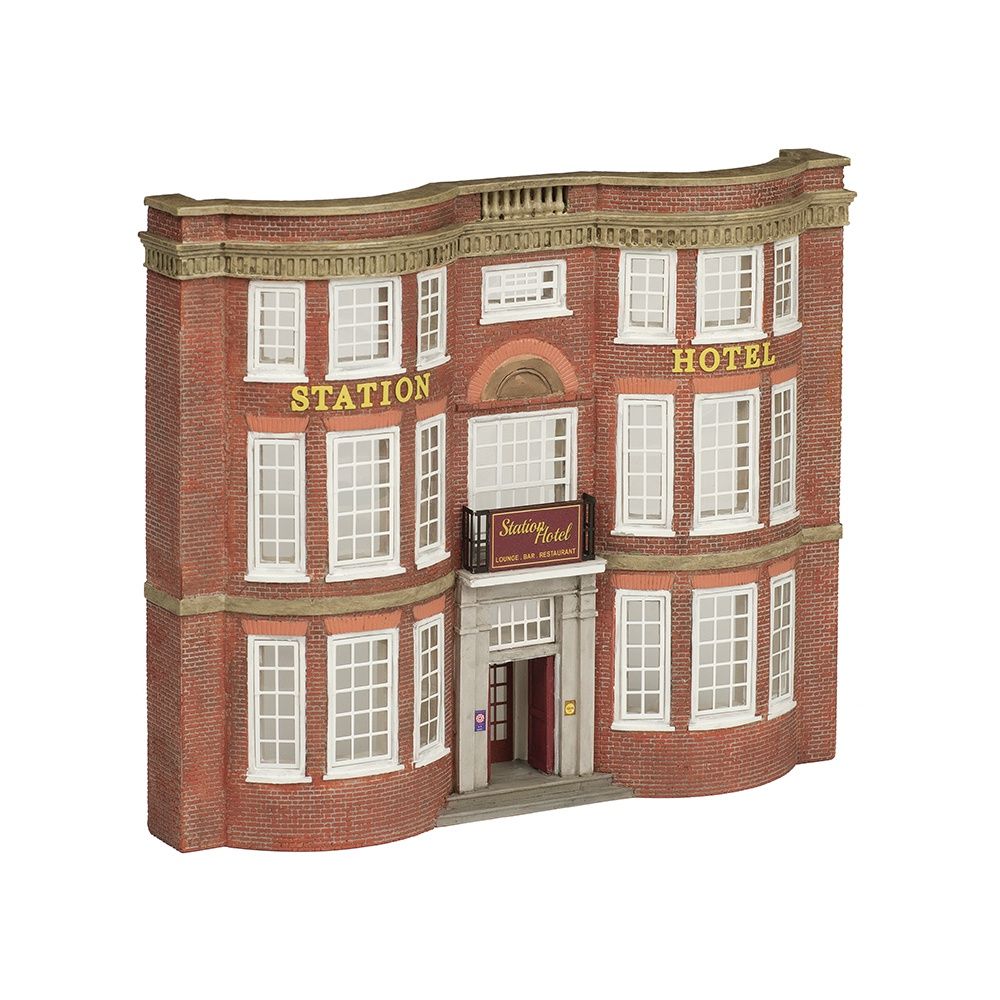 Graham Farish 42-261 Scenecraft Low Relief Station Hotel